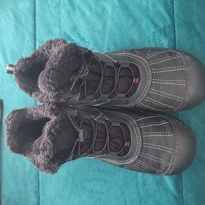 JBU SNOW BOOTS 9 Black with purple and white stitch accents